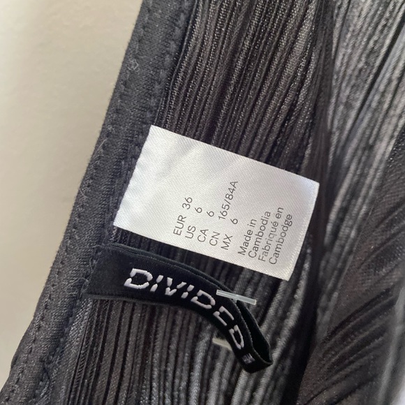 H&M flowy black dress! Size 6 - Picture 4 of 4